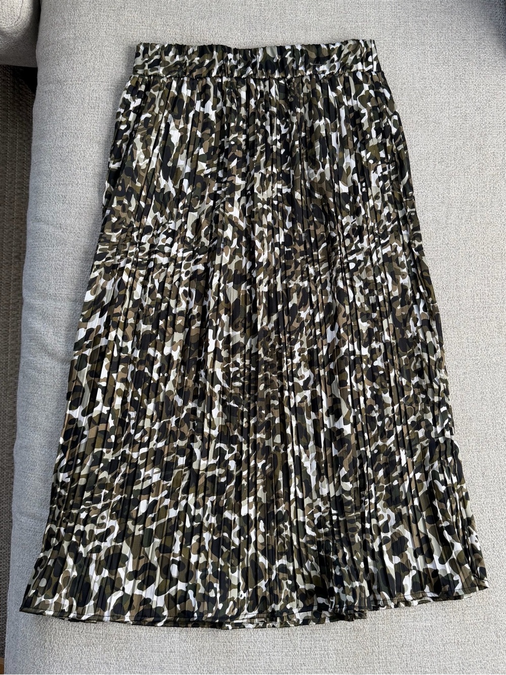 Pleated Camo Midi Skirt - Olive/Black